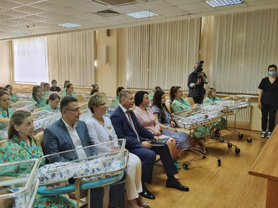 В Курске в День защиты детей свидетельства о рождении ребенка выдали 23 молодым мамам